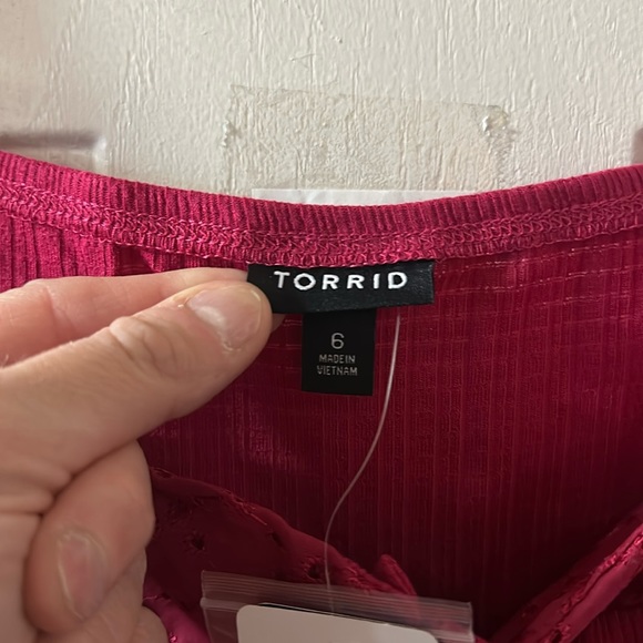 TORRID Texture Knit Woven Eyelet Square Neck Swing Tank: DARK PINK: NWT: SIZE 6 - Picture 3 of 4